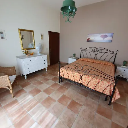 La Casetta Gialla بيت للعطل *